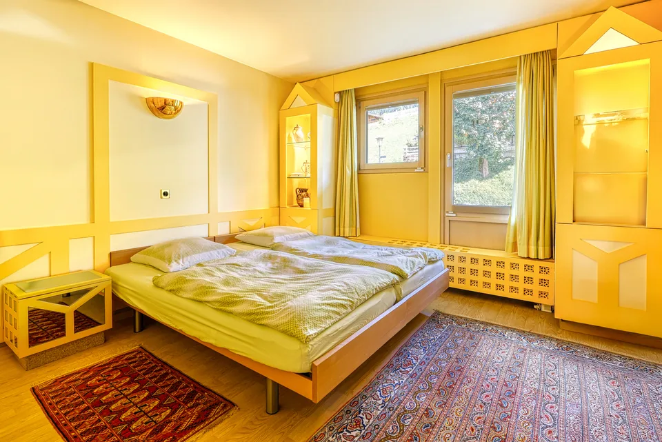 Saanen-Gstaad | 5,5 Zimmer mit Garten & Terrassen – Foto 8 von 10