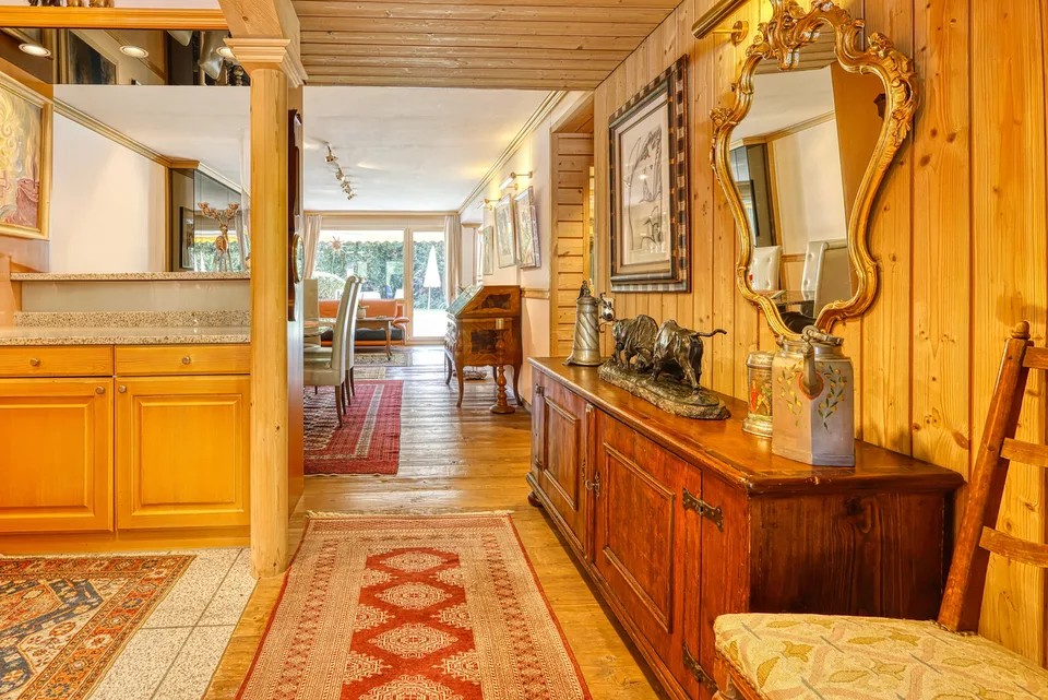 Saanen-Gstaad | 5,5 Zimmer mit Garten & Terrassen – Foto 2 von 10