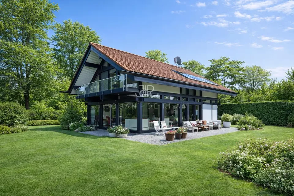 Villa luminosa e moderna con giardino alberato, ai margini del Golf di Ginevra – foto 9 di 17
