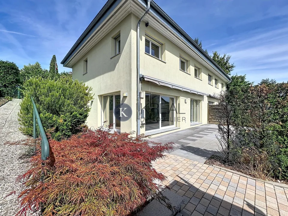 Moderne 4,5-Zimmer-Villa, hell und perfekt gepflegt – Foto 1 von 11