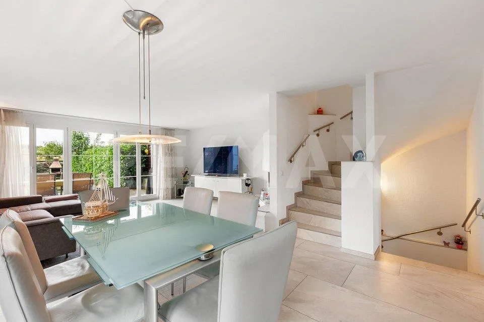 Maison de coin de 5,5 pièces avec beaucoup d'intimité et de vues dégagées – photo 5 sur 13