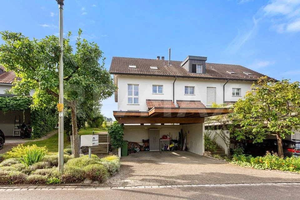 Maison de coin de 5,5 pièces avec beaucoup d'intimité et de vues dégagées – photo 2 sur 13