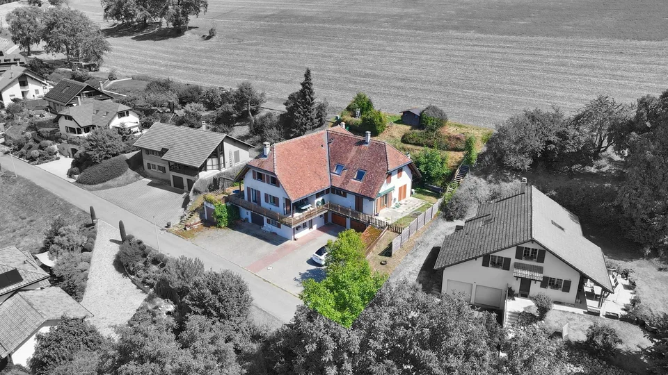 Einzelvilla mit 2 Wohnungen in Seigneux / VD – Foto 2 von 29