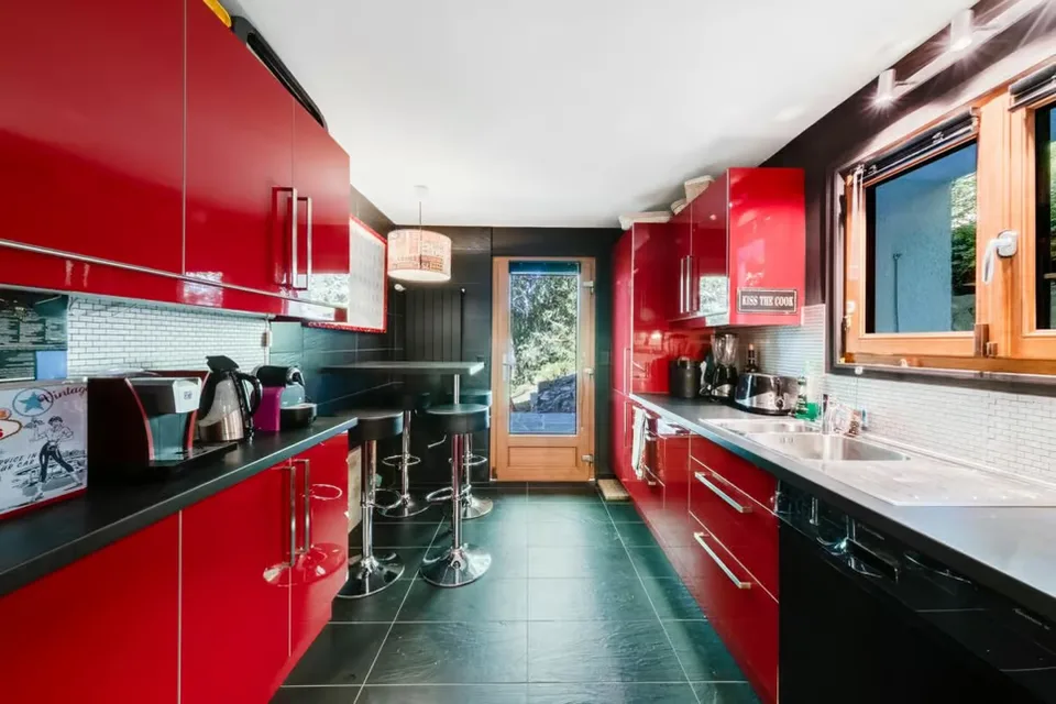 Einzelchalet mit 9 Zimmern, 2012 vollständig renoviert – Foto 5 von 13