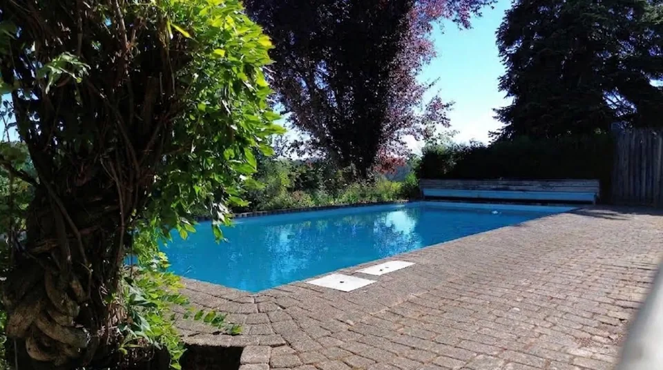 Exklusives Wohndomizil mit Aussenpool, grosser Parzelle und Panorama-Weitsicht in Meikirch – Foto 10 von 12