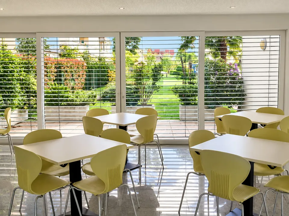 3 Zimmer mit großer Terrasse, Schwimmbad, Fitnessraum und Wellnessbereich – Foto 9 von 13