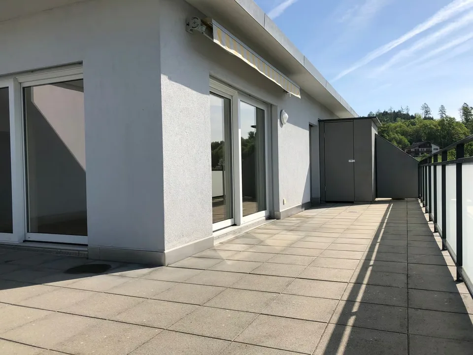 Luminoso attico di 3 stanze con balcone e certificato Minergie a Bienne – foto 7 di 9