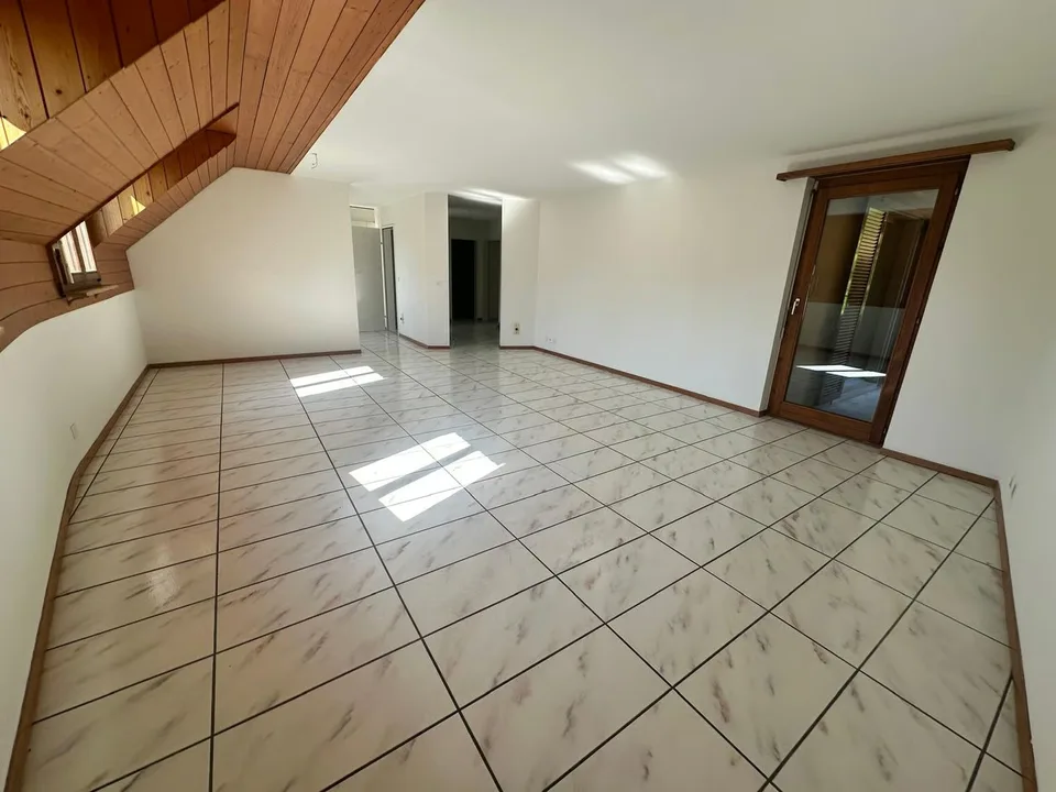 Gemütliche 4.5 Zimmer Wohnung mit grosser, überdachter Laube