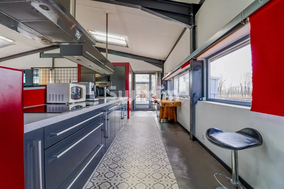 Unique Industrial Loft 220m² · Income-Generating Mixed Complex · Yield up to 7.09% – photo 2 of 8