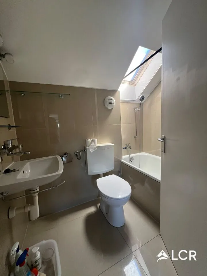 Beautiful individual house with 6 rooms / 4 bedrooms / 2 bathrooms / 3 parking spaces / electric charging station