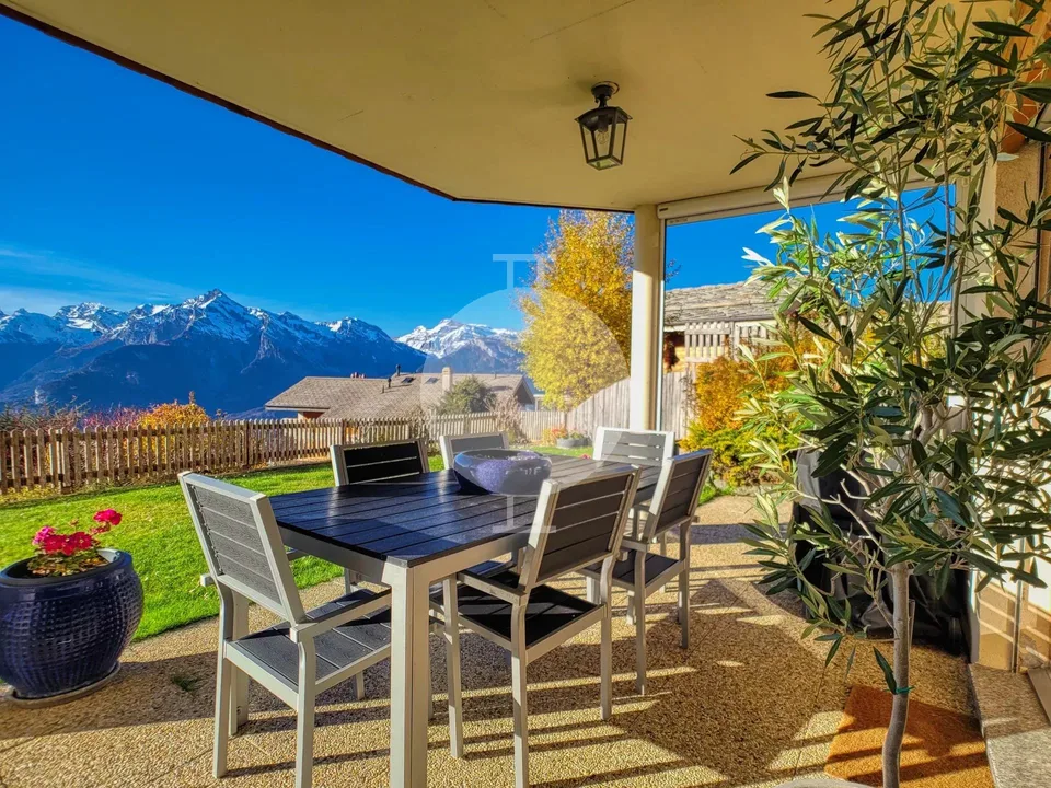 Magnifique 5.5 pièces de standing avec grand jardin et vue panoramique sur les montagnes – photo 8 sur 13