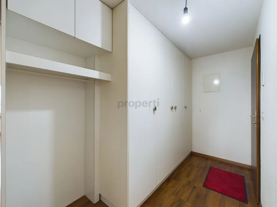 Vivere comodamente con vista lago e balcone soleggiato in una posizione fiscalmente vantaggiosa