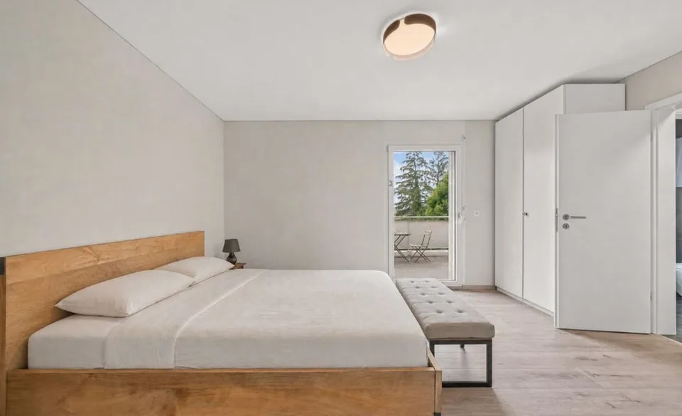 Villa familiare recente con piscina riscaldata e vista aperta – foto 9 di 35