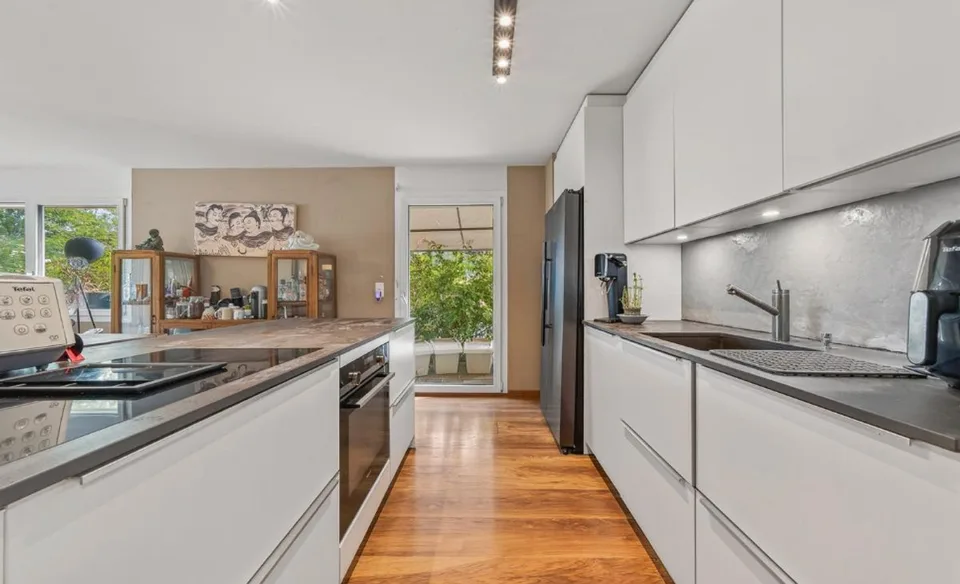 Villa familiare recente con piscina riscaldata e vista aperta – foto 6 di 35
