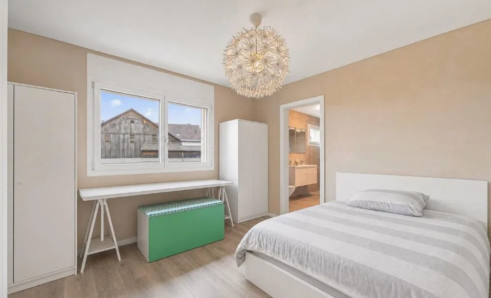 Villa familiare recente con piscina riscaldata e vista aperta – foto 11 di 35