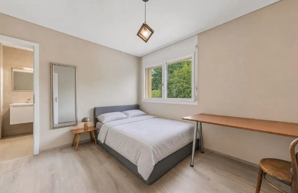 Villa familiare recente con piscina riscaldata e vista aperta – foto 12 di 35