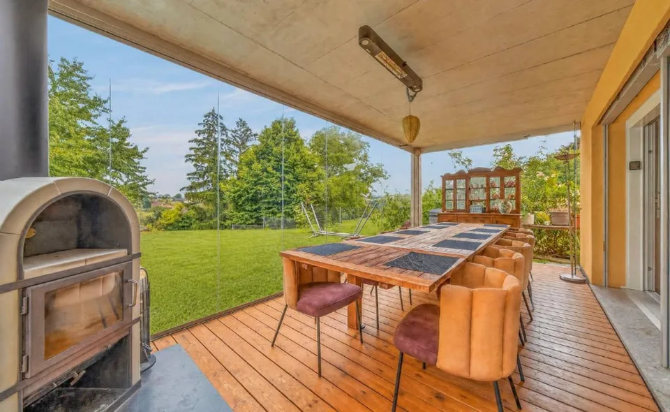 Villa familiare recente con piscina riscaldata e vista aperta – foto 4 di 35