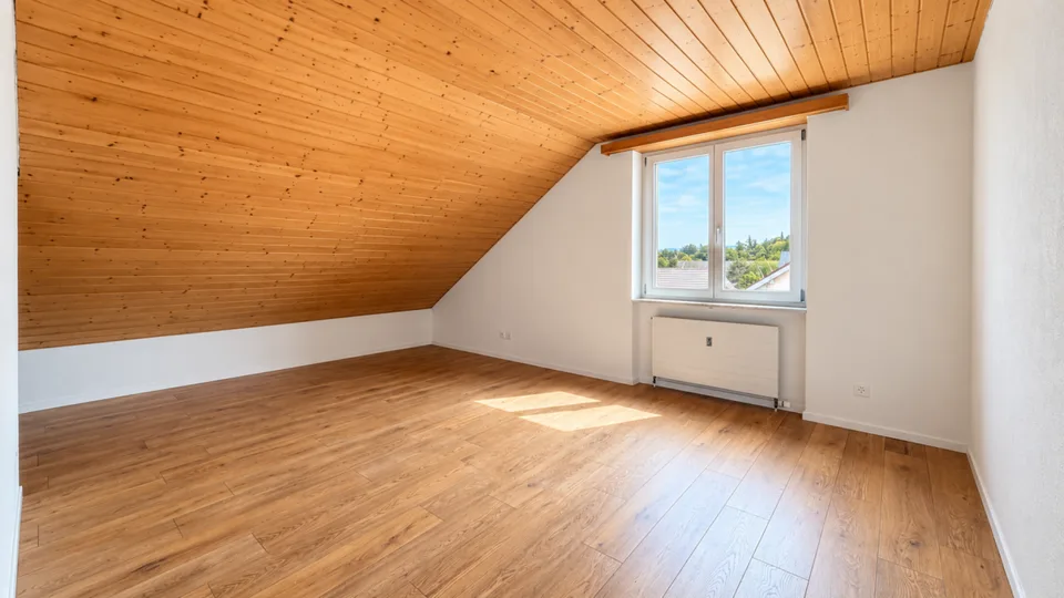 Grosszügige 4.5-Zimmer-Dachwohnung mit Cheminée & 2 Balkonen