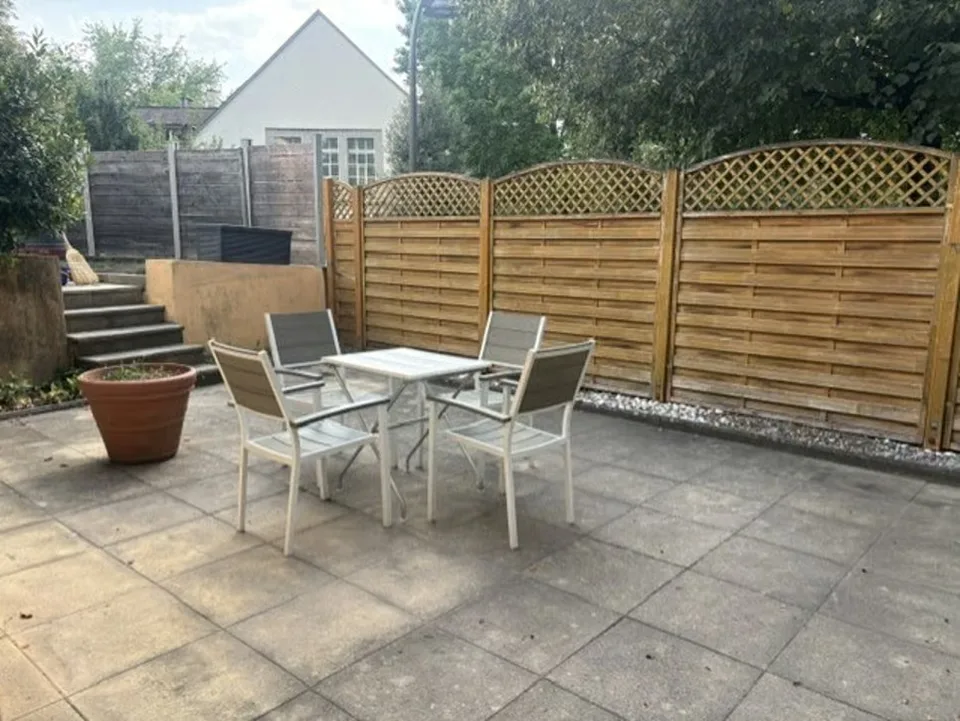 Schöne Wohnung von ~100 m2 in einem Einfamilienhaus mit Terrasse