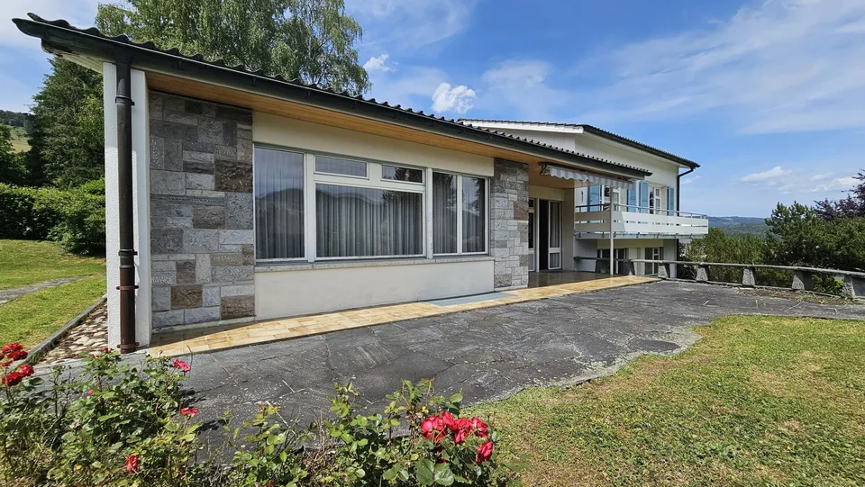 Villa di 9.5 locali in vendita a Glovelier su un ampio terreno – foto 3 di 13