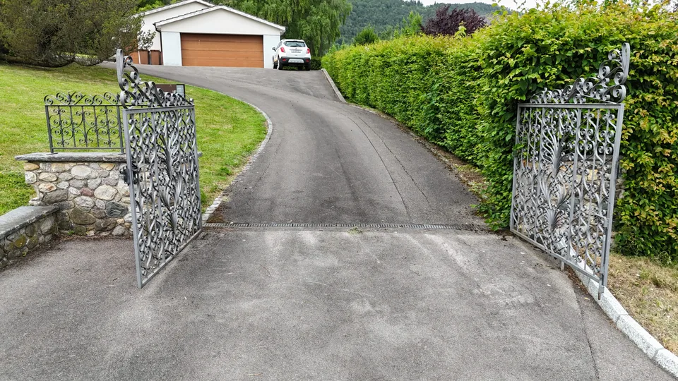 Villa di 9.5 locali in vendita a Glovelier su un ampio terreno – foto 5 di 13