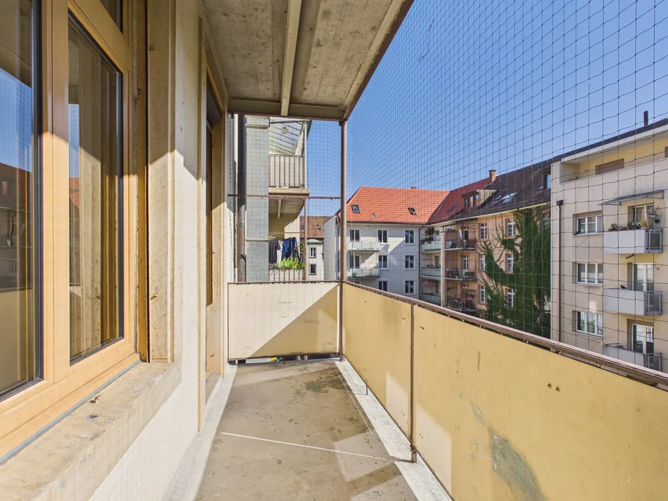 Buy multi-family house with 9 apartments and 2 catering businesses in Basel - central location – photo 11 of 13
