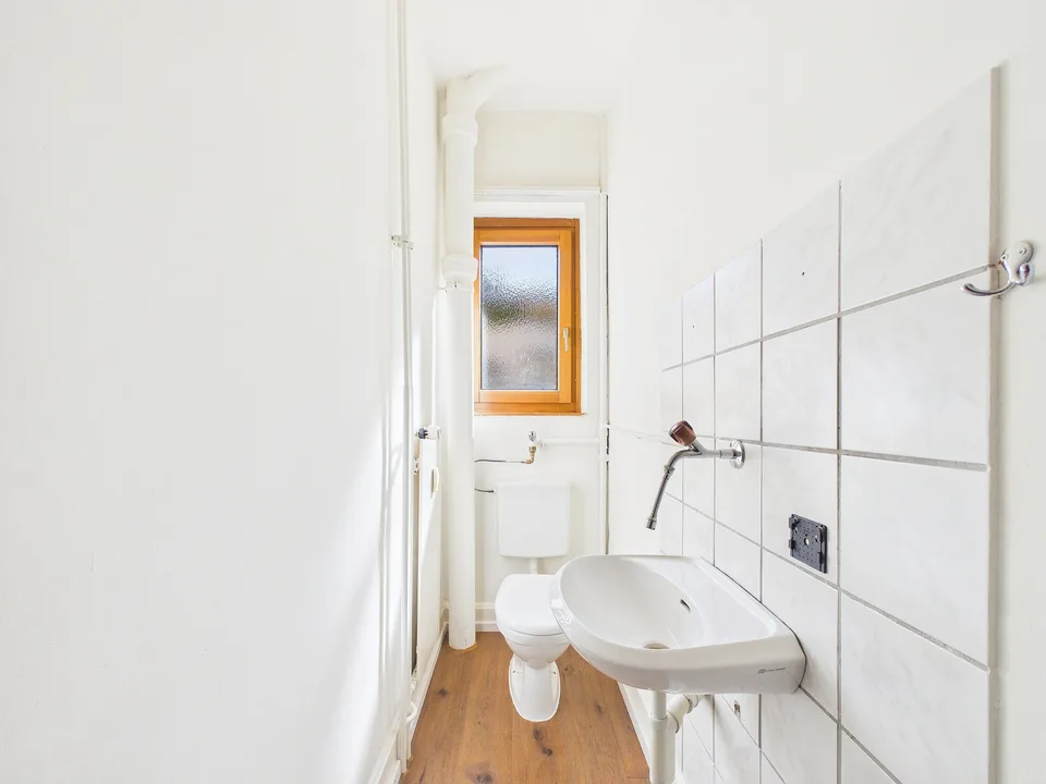 Buy multi-family house with 9 apartments and 2 catering businesses in Basel - central location – photo 10 of 13