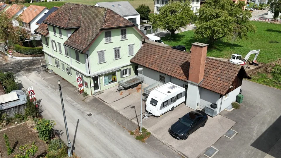 Vielseitige Liegenschaft mit Geschichte, Ertrag und grosszügigem Grundstück – Foto 2 von 10