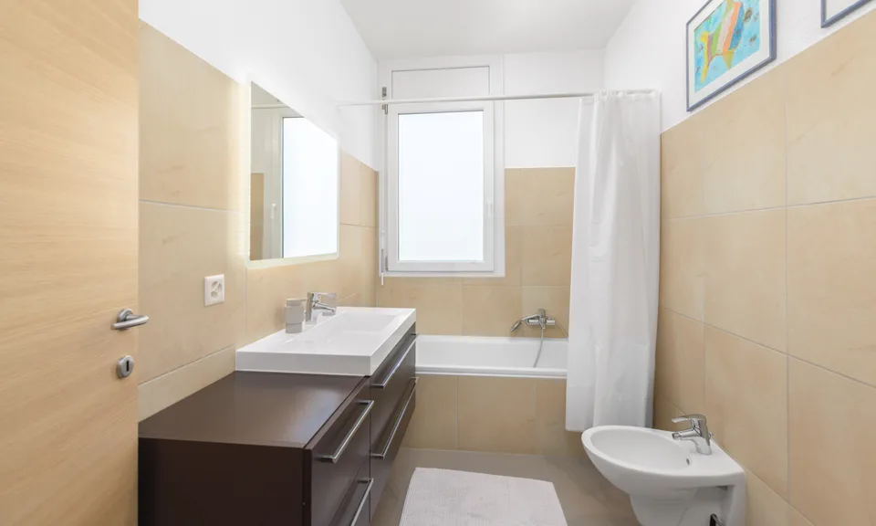 GROSSE UND EXKLUSIVE 5.5-ZIMMER-WOHNUNG MIT GROSSER TERRASSE IN STABIO – Foto 8 von 12
