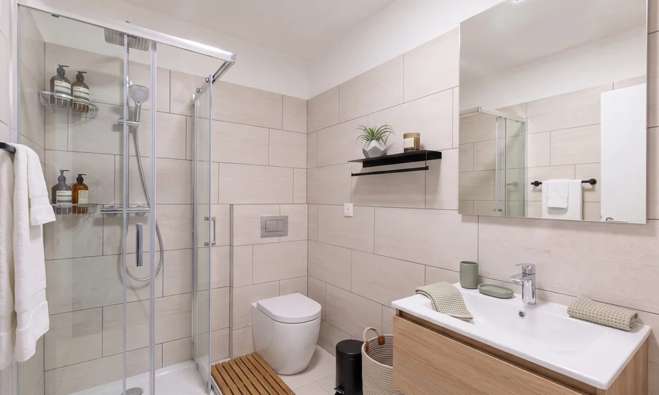 CHARAKTERISTISCHE UND MODERNE 2.5 ZIMMER IM HERZEN VON BISSONE – Foto 4 von 8