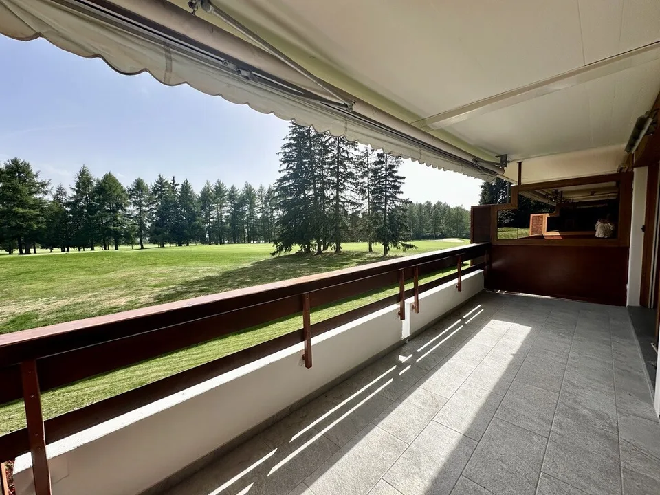 Magnificent 3.5 room renovated apartment on the golf course