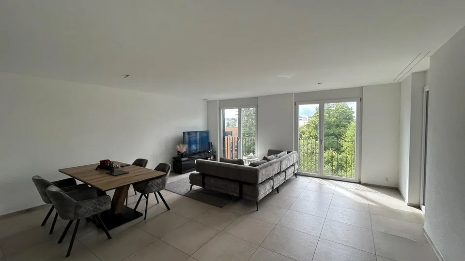 Modern 2.5-room apartment with spacious balcony