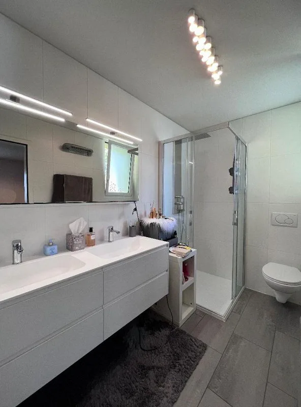 Attique-Duplex à Solduno – espaces généreux, galerie et deux balcons – photo 4 sur 5