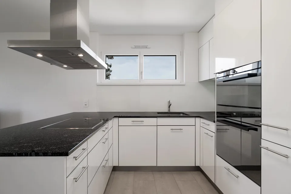 Appartamento attico contemporaneo di 4.5 locali vicino al lago – foto 3 di 8