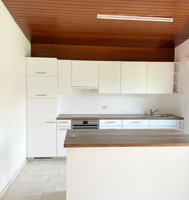 Geräumiges Haus mit großem Grundstück in einem Wohngebiet – Foto 13 von 18