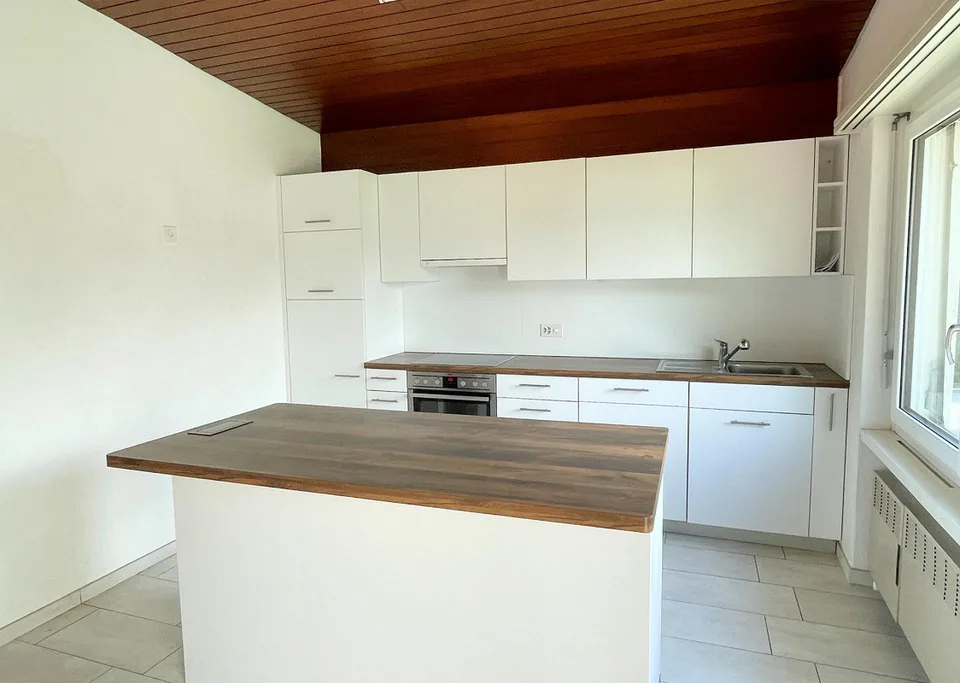 Geräumiges Haus mit großem Grundstück in einem Wohngebiet – Foto 12 von 18