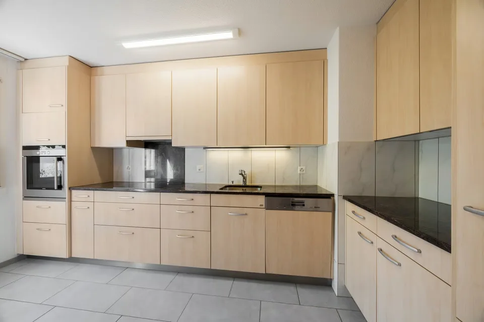Appartamento con giardino su due livelli di 5,5 locali con 120 m² di terreno e giardino anteriore di 32 m² – foto 9 di 18