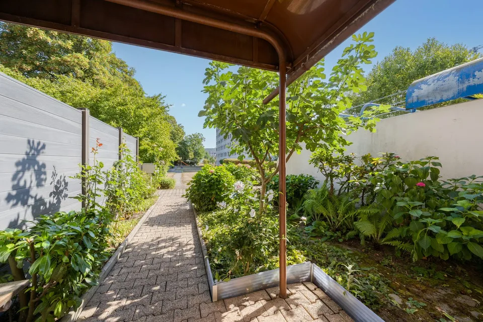 Appartamento con giardino su due livelli di 5,5 locali con 120 m² di terreno e giardino anteriore di 32 m² – foto 3 di 18
