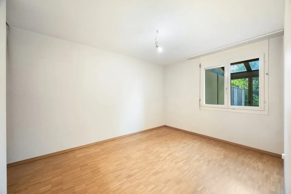Appartamento con giardino su due livelli di 5,5 locali con 120 m² di terreno e giardino anteriore di 32 m² – foto 8 di 18