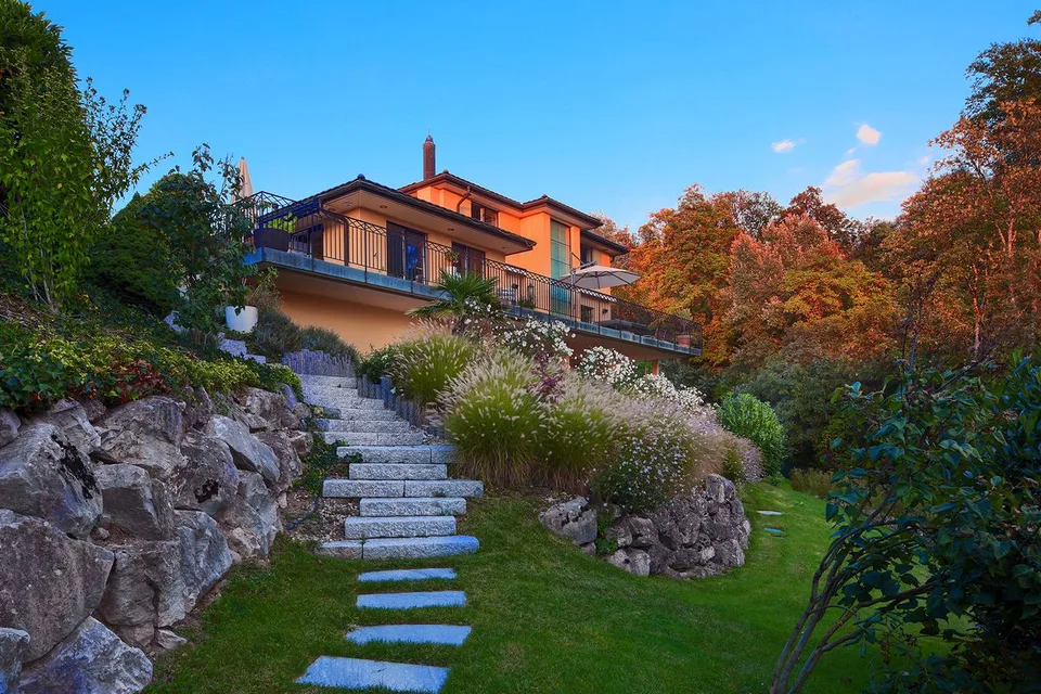 Villa von Ausnahme mit atemberaubendem Blick, zwischen See und Natur – Foto 6 von 38