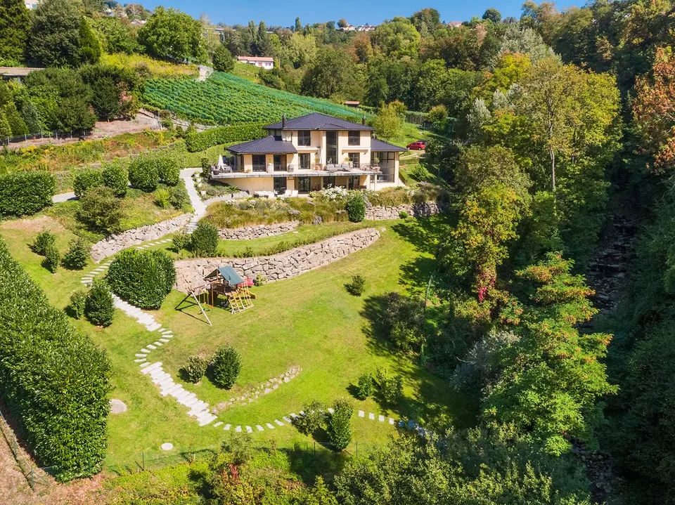 Villa von Ausnahme mit atemberaubendem Blick, zwischen See und Natur – Foto 2 von 38