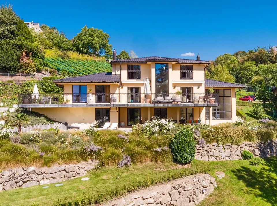 Villa von Ausnahme mit atemberaubendem Blick, zwischen See und Natur – Foto 4 von 38