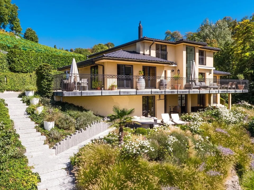 Villa von Ausnahme mit atemberaubendem Blick, zwischen See und Natur – Foto 3 von 38