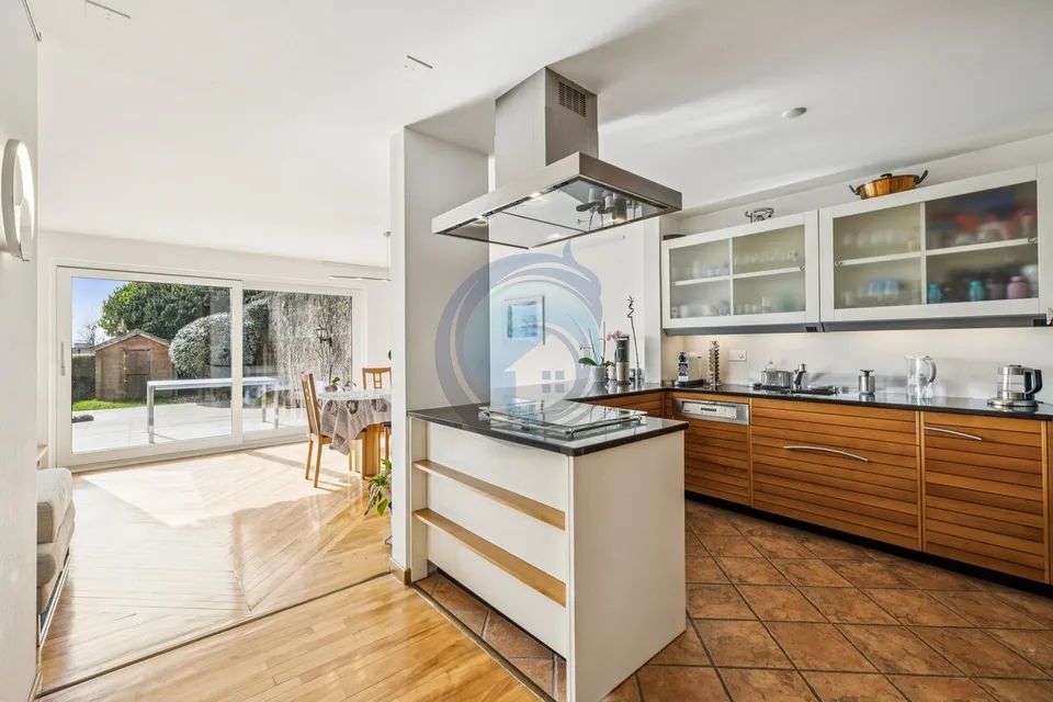 Magnifique appartement de 6.5 pièces avec vue panoramique sur les Alpes – Foto 19 von 37