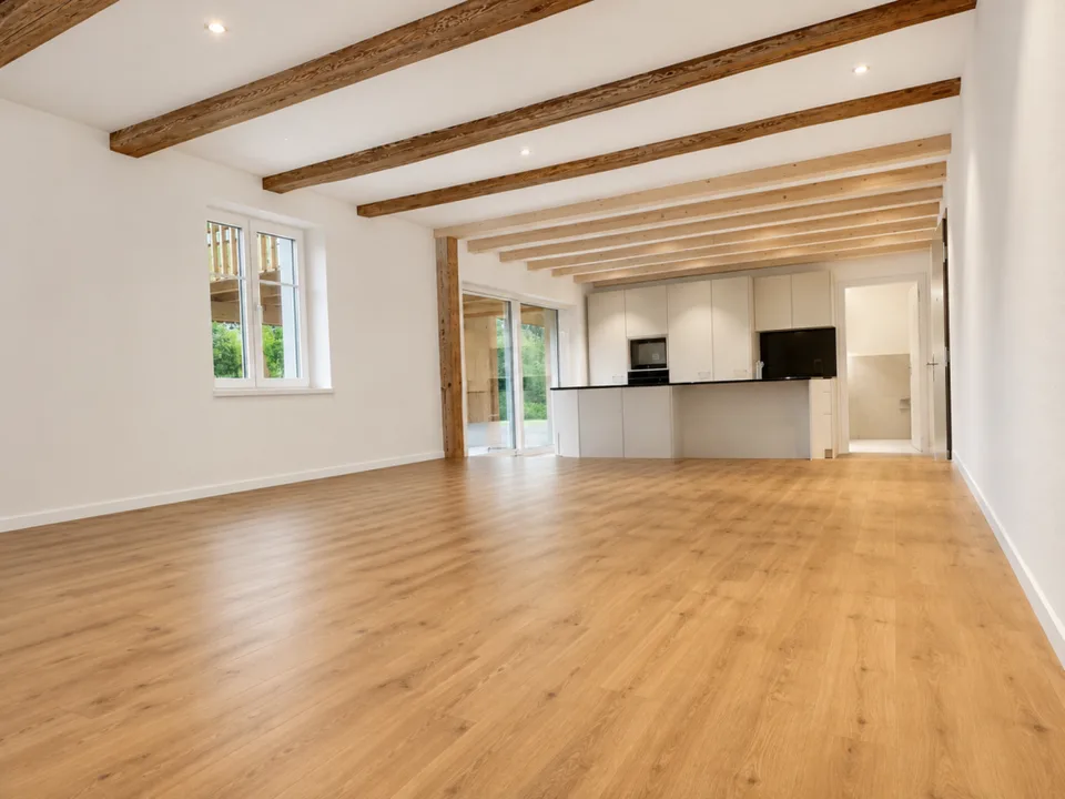 Stilvoll renovierte 3-Zimmer-Wohnung mit grossem, gedecktem Sitzplatz