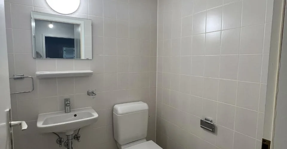 Spazioso locale commerciale per uffici di 4,5 stanze ristrutturate – foto 8 di 8