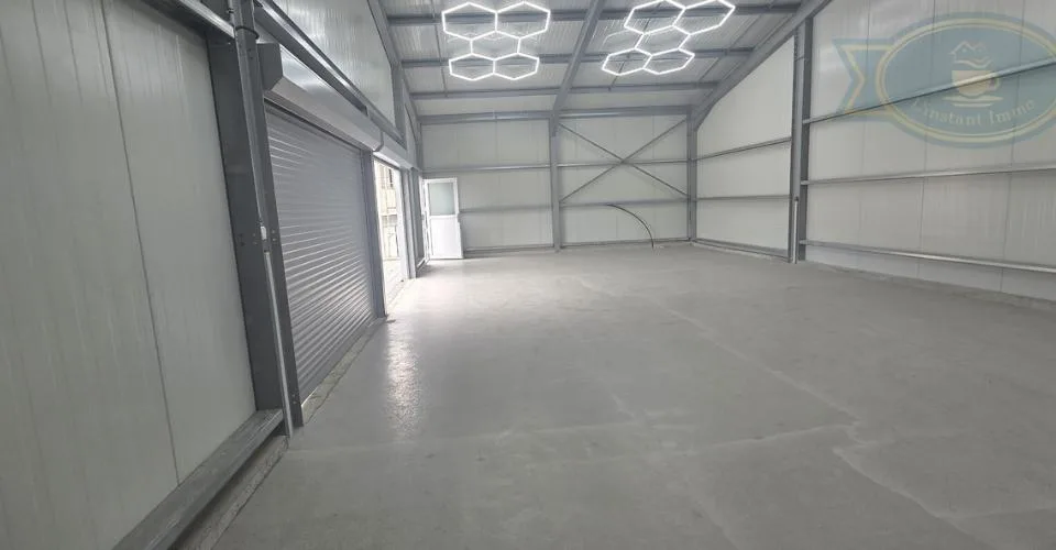 Spazio commerciale - laboratorio di 94 m² in zona mista – foto 2 di 5