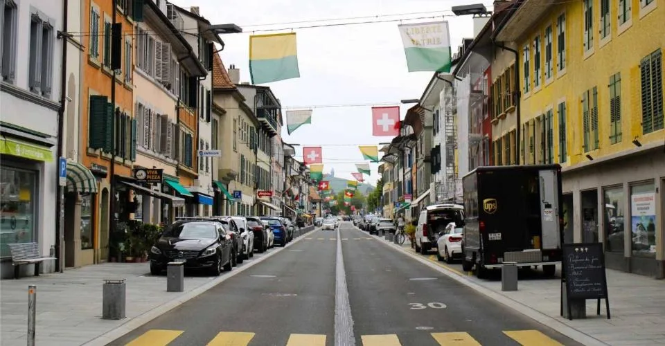 Rolle – Due superfici commerciali - artigianali nel cuore della città – foto 5 di 9