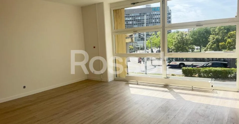 Bureaux d'env. 77 m² au 1er étage – photo 2 sur 12