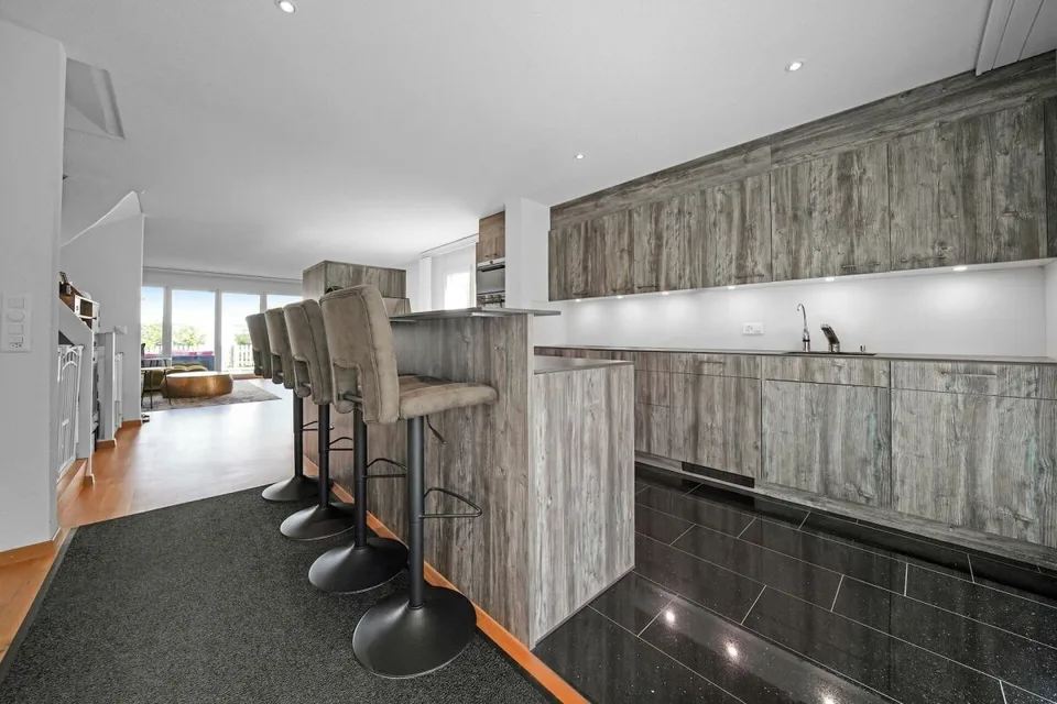 Modernes 5.5-Zimmer-Eck-Reihenhaus mit Wärmepumpe & Solaranlage – Foto 6 von 13